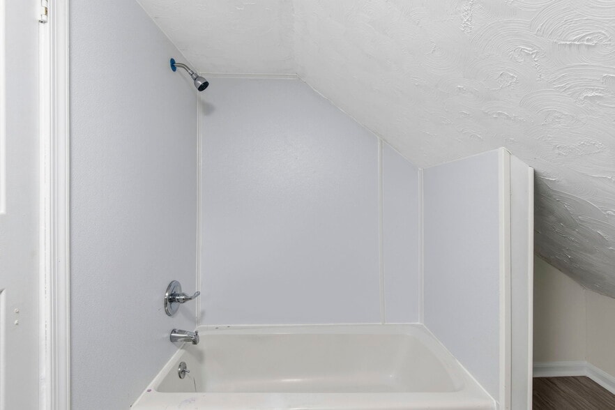 More Photos Of 1100 Calvary Rd, Churchville Flex For Sale