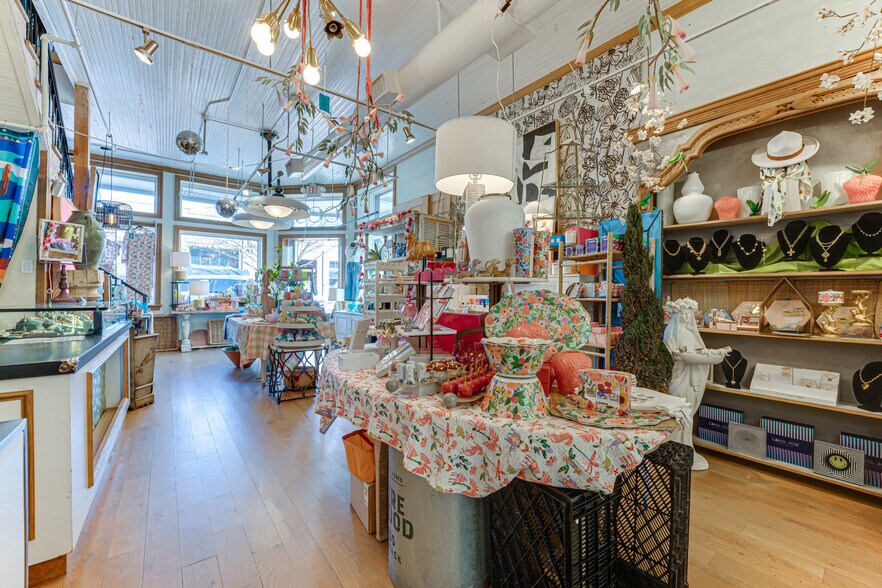 More Photos Of 1008 E 15th St, Plano Storefront Retail Office For Sale