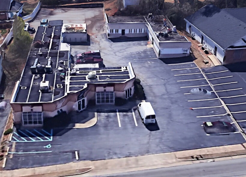More Photos Of 1628 E North St, Greenville Restaurant For Lease