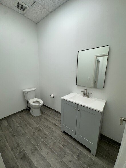 More Photos Of 7720 Westview Dr, Houston Office For Lease