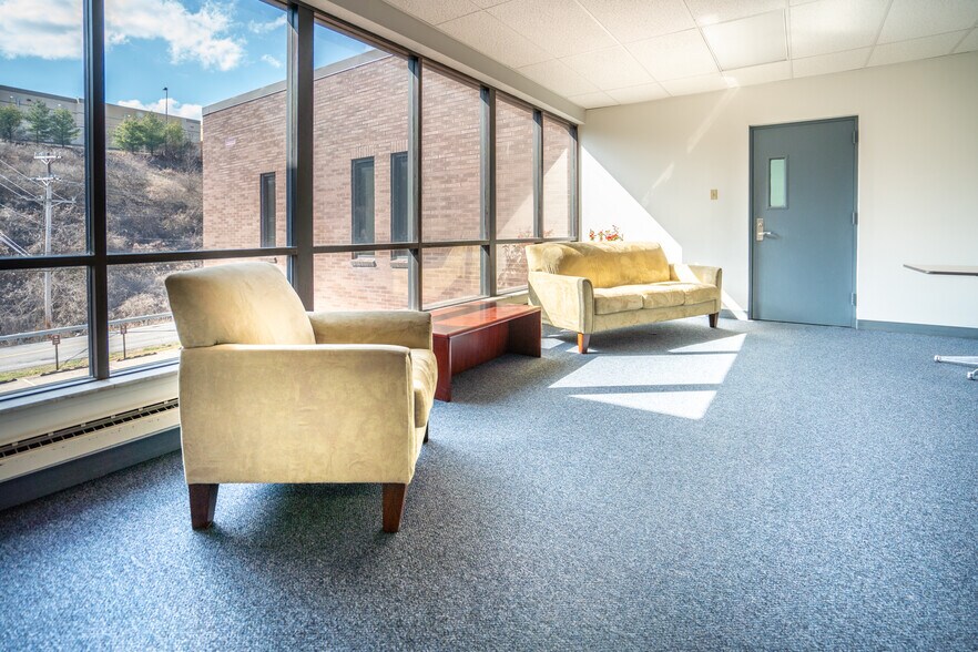 More Photos Of 1000 Church Hill Rd, Pittsburgh Office For Lease