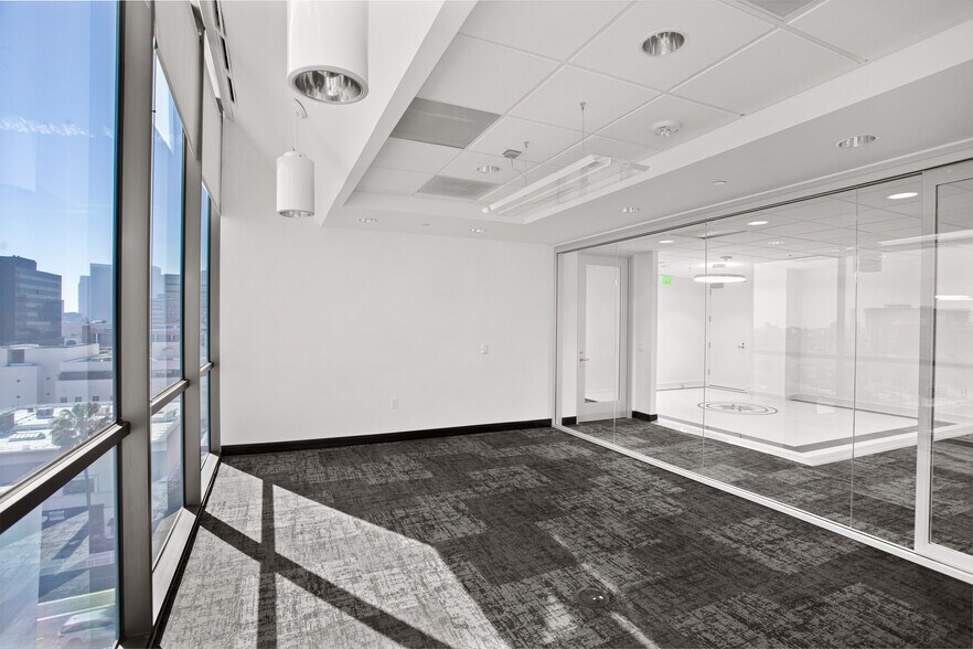 More Photos Of 9440 Santa Monica Blvd, Beverly Hills Office For Lease