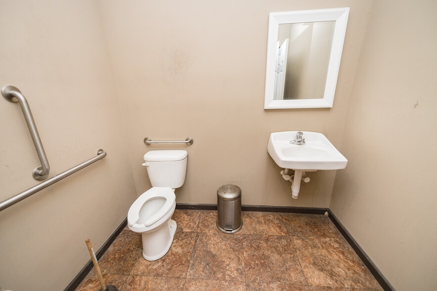 More Photos Of 2648 Rainbow Lake Rd, Inman Flex For Sale