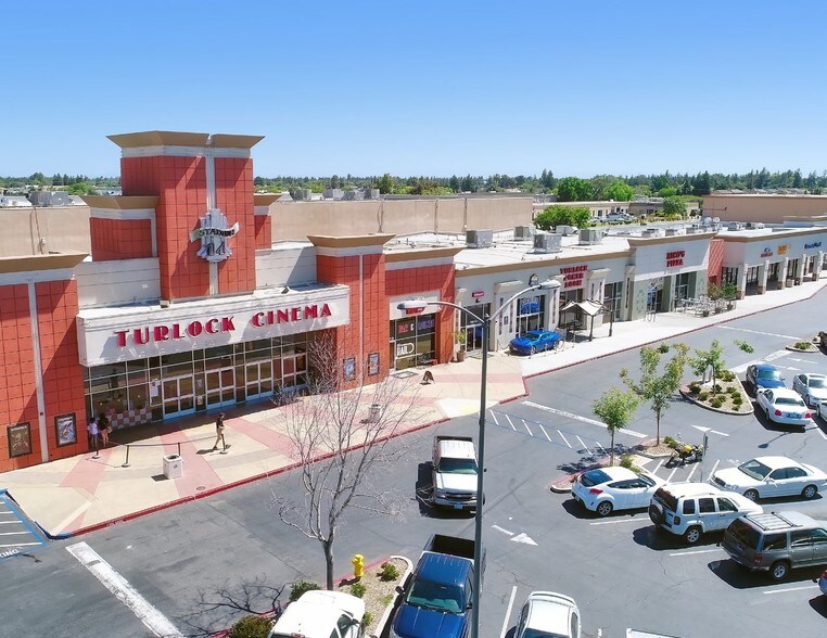 More Photos Of 2301-2363 W Main St, Turlock General Retail For Lease