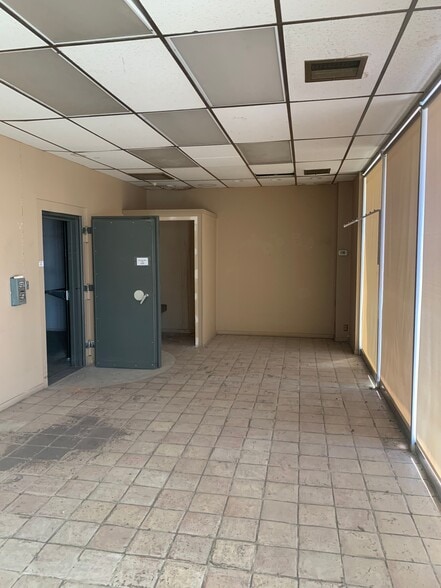 More Photos Of 953 E Sahara Ave, Las Vegas Storefront For Lease
