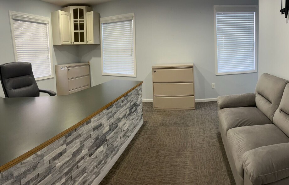 More Photos Of 39 Mill Plain Rd, Danbury Loft Creative Space For Lease