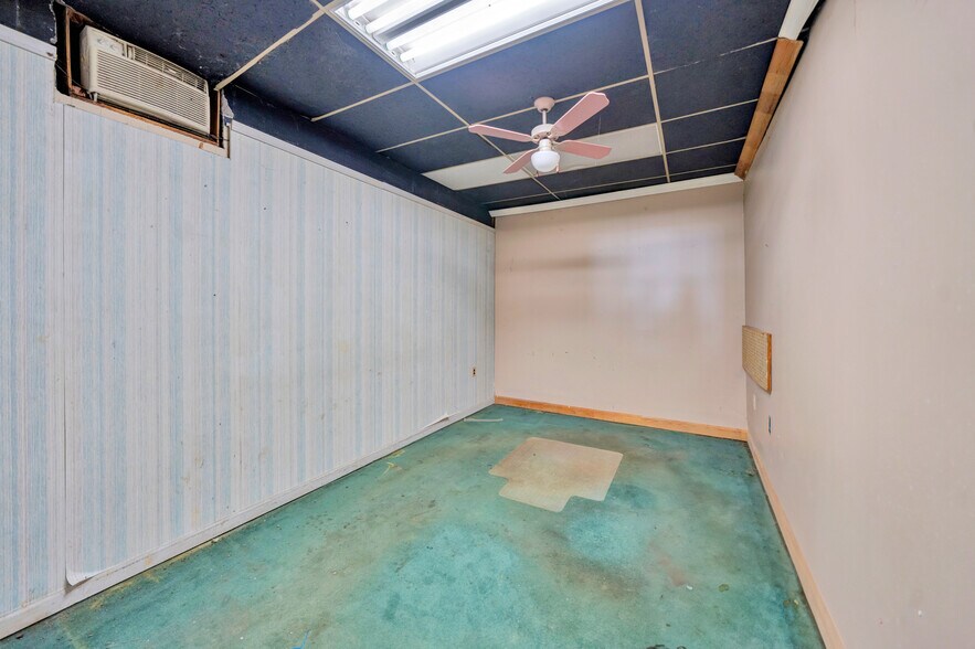 More Photos Of 10509 Dixie Hwy, Louisville Freestanding For Lease