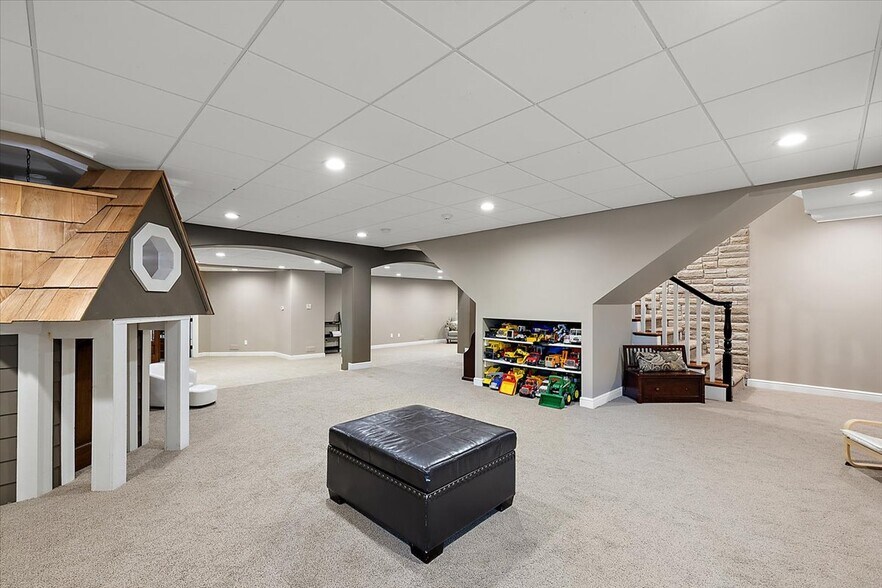 More Photos Of 1330 Oxford Rd, Bloomfield Hills Specialty For Sale