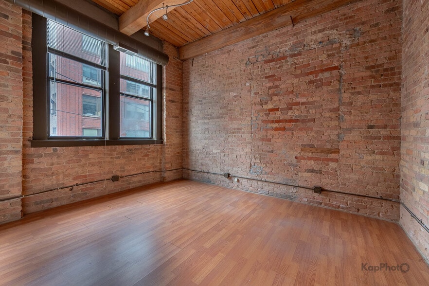 More Photos Of 921 W Van Buren St, Chicago Office Residential For Sale