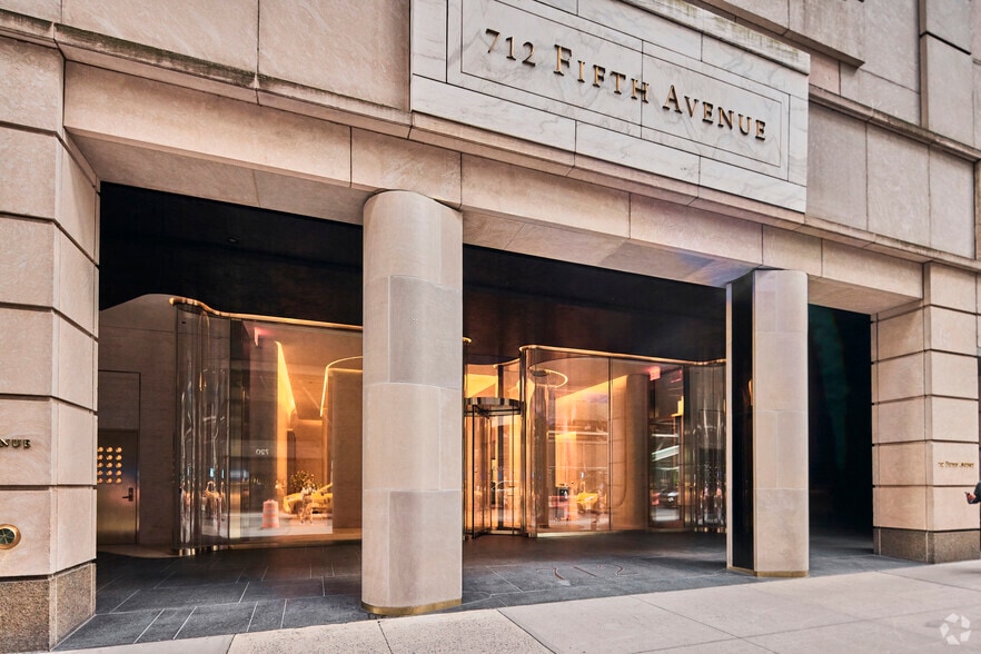 More Photos Of 712 Fifth Ave, New York Office For Lease