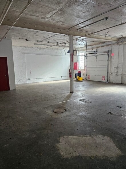 More Photos Of 6415 N Ravenswood Ave, Chicago Manufacturing For Lease