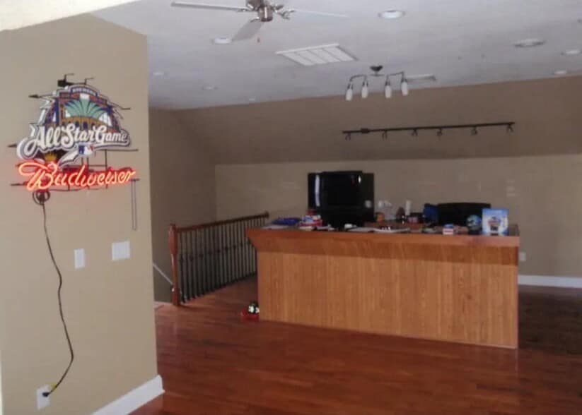More Photos Of 6317 W Bluemound Rd, Milwaukee Bar For Sale