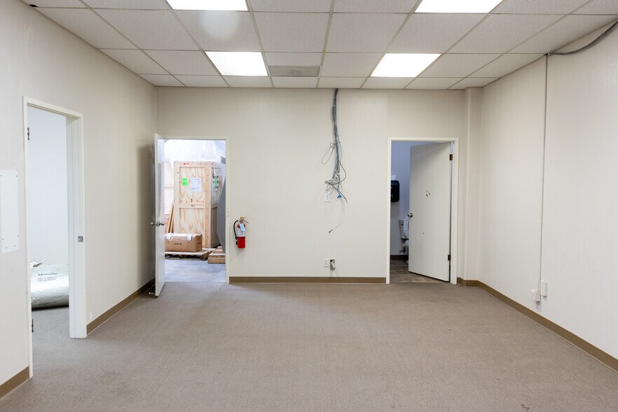More Photos Of 1310-1314 Ross St, Petaluma Warehouse For Lease