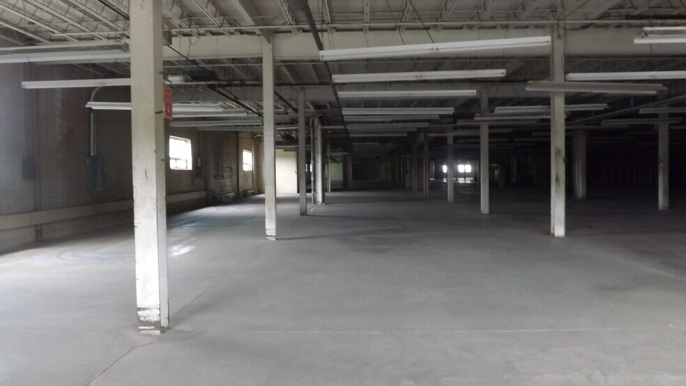 More Photos Of 700 Hepburn St, Milton Showroom For Lease