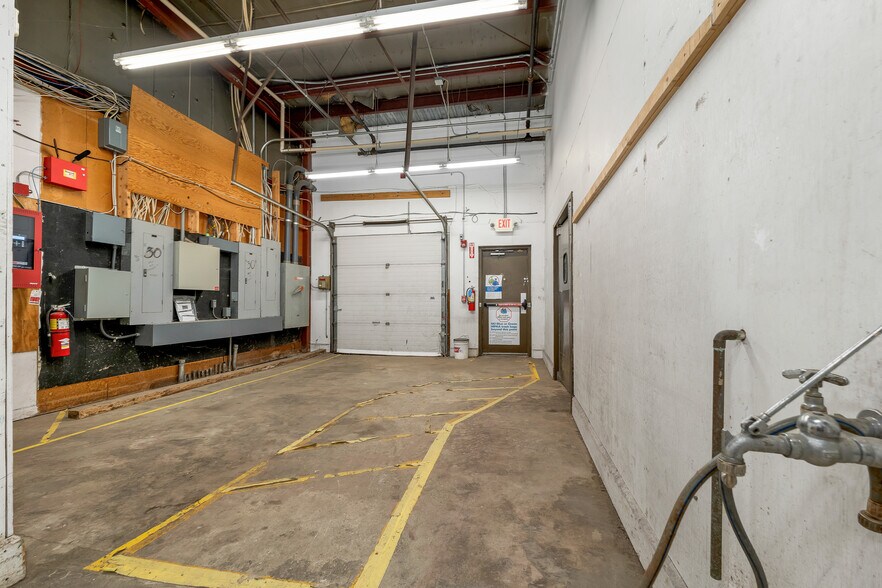 More Photos Of 15 Mont Vernon St, Milford Freestanding For Lease