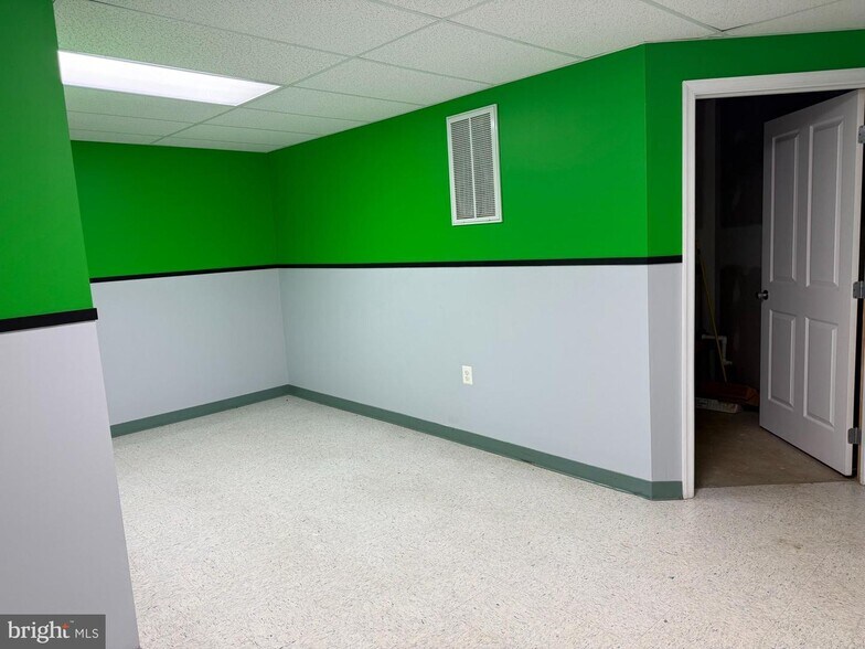More Photos Of 225 Town Square Dr, Lusby Medical For Lease