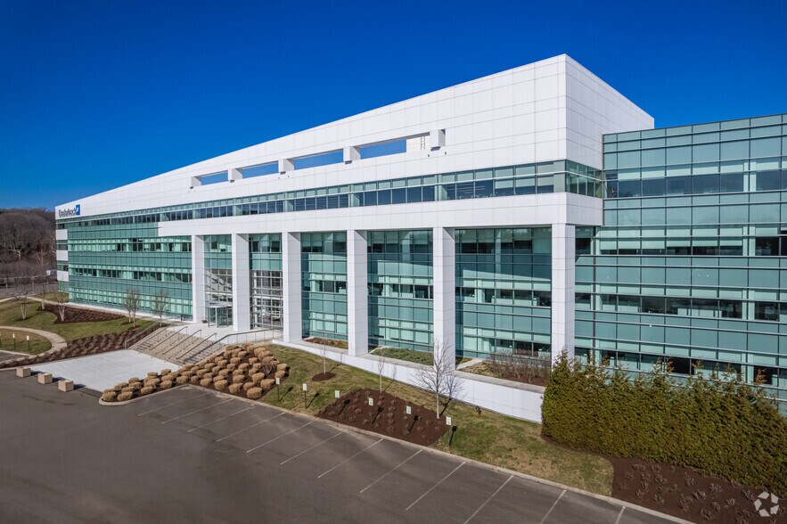 More Photos Of 3400 New Hyde Park Rd, New Hyde Park Office For Lease