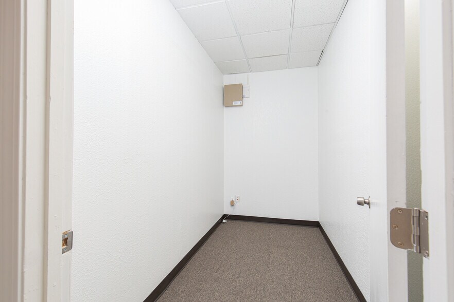 More Photos Of 2881 S Valley View Blvd, Las Vegas Office Residential For Lease