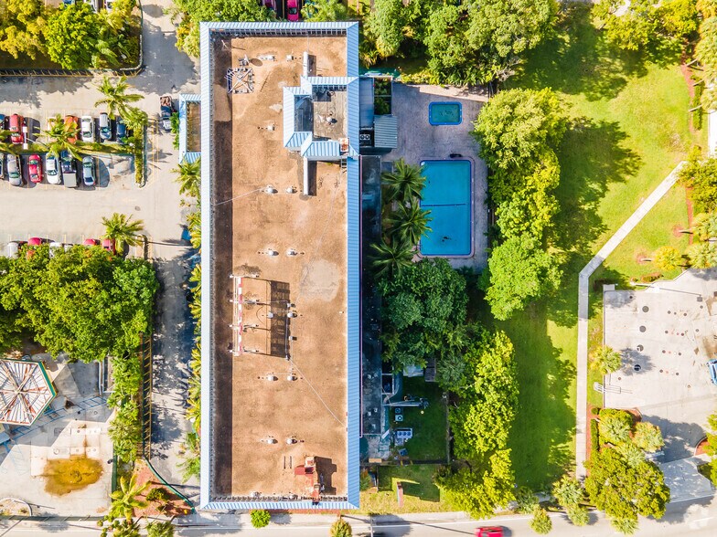 More Photos Of 148 NW 167th St, Miami Hotel For Lease