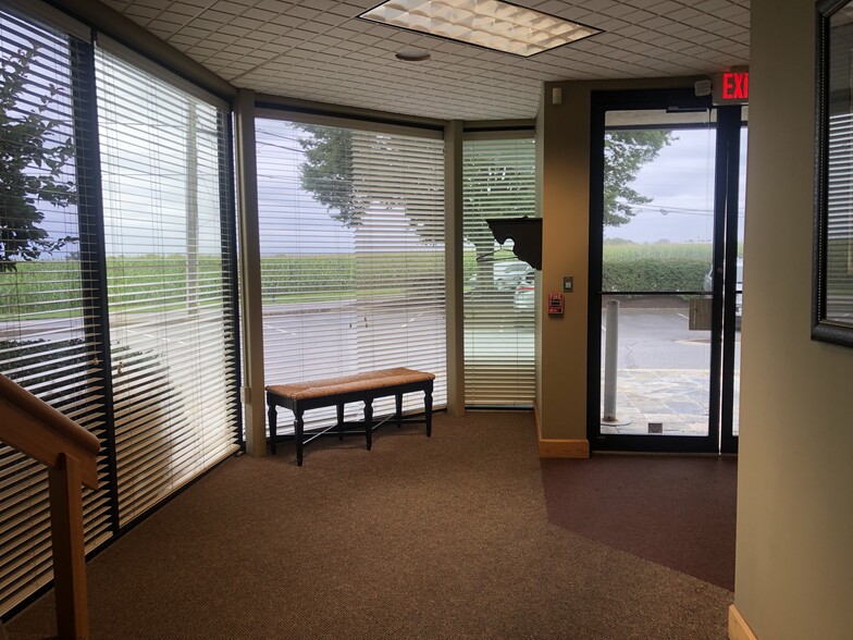 More Photos Of 125 Peters Rd, New Holland Office For Lease