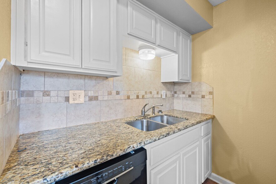 More Photos Of 601 E Coombs St, Alvin Apartments For Sale
