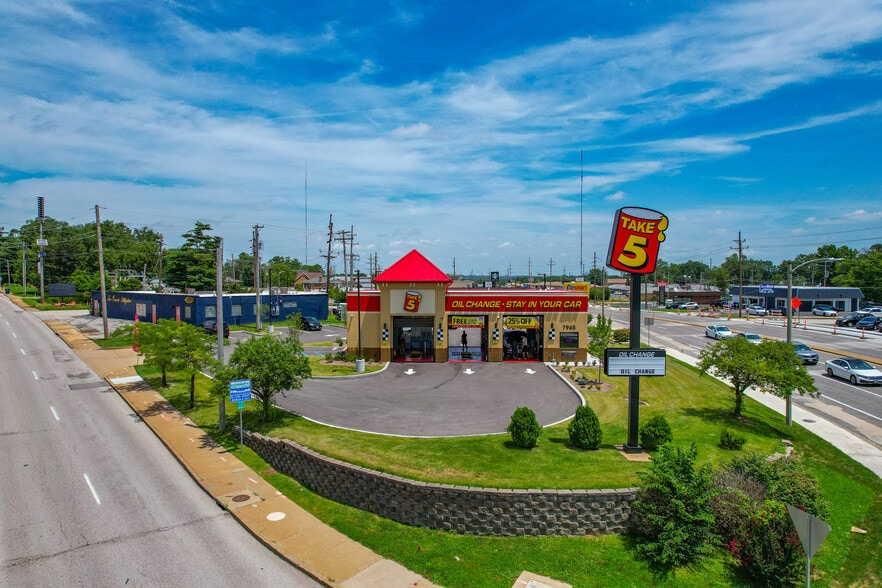 Primary Photo Of 7945 Watson Rd, Saint Louis Fast Food For Sale