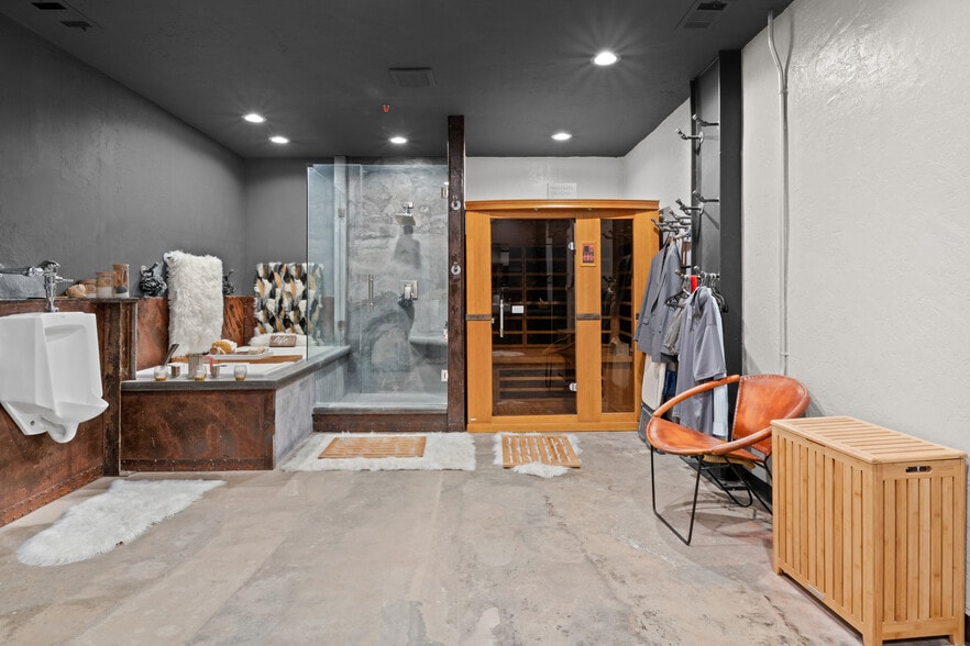 More Photos Of 514 Robertson Blvd, Chowchilla Storefront For Sale