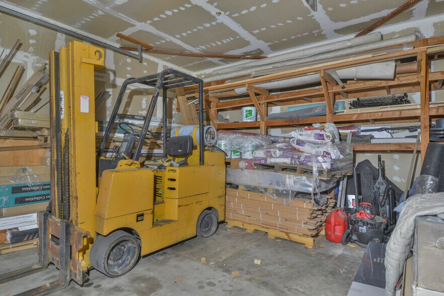 More Photos Of 25266 Highway 18, Crestline Service Station For Sale