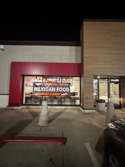 More Photos Of 420 S State St, Girard Restaurant For Lease