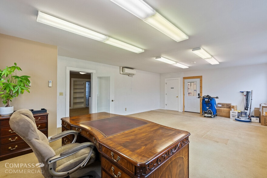 More Photos Of 204 NE 4th St, Bend Office For Sale