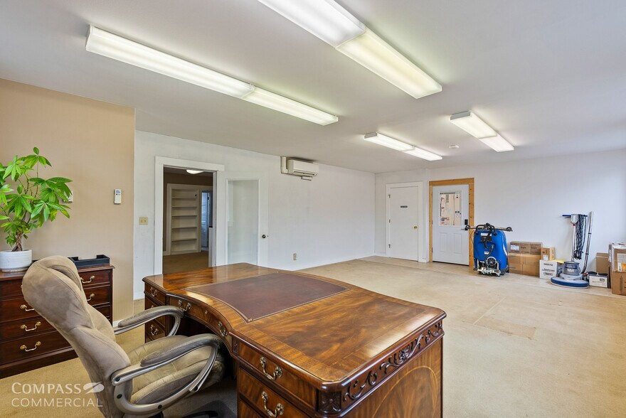 More Photos Of 204 NE 4th St, Bend Office For Sale