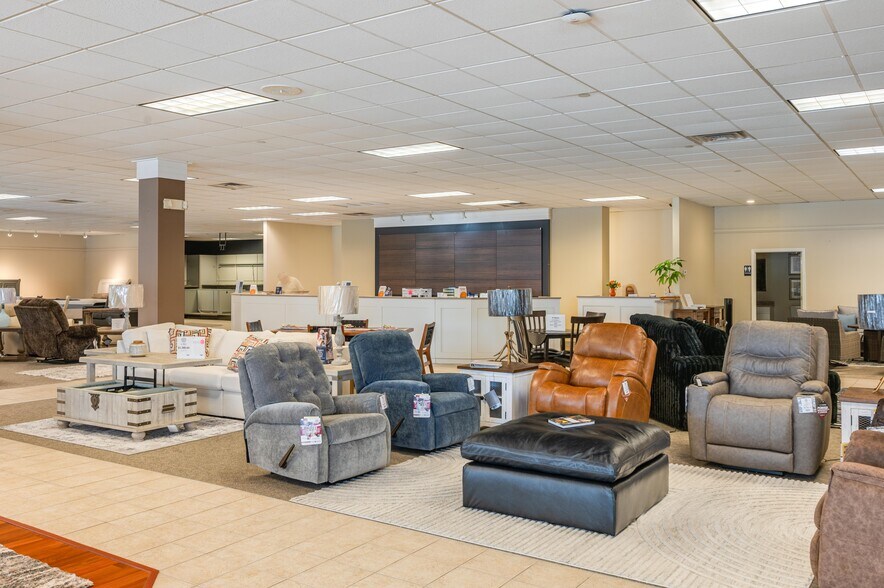 More Photos Of 126 State Road 60 W, Lake Wales Freestanding For Sale