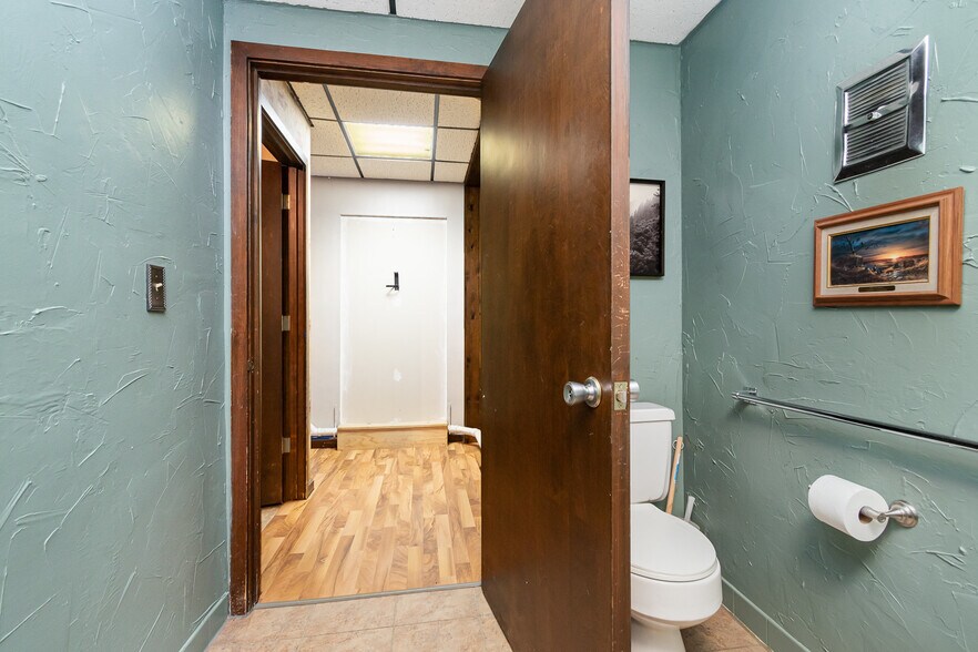 More Photos Of 725 E Center St, Ithaca Showroom For Sale