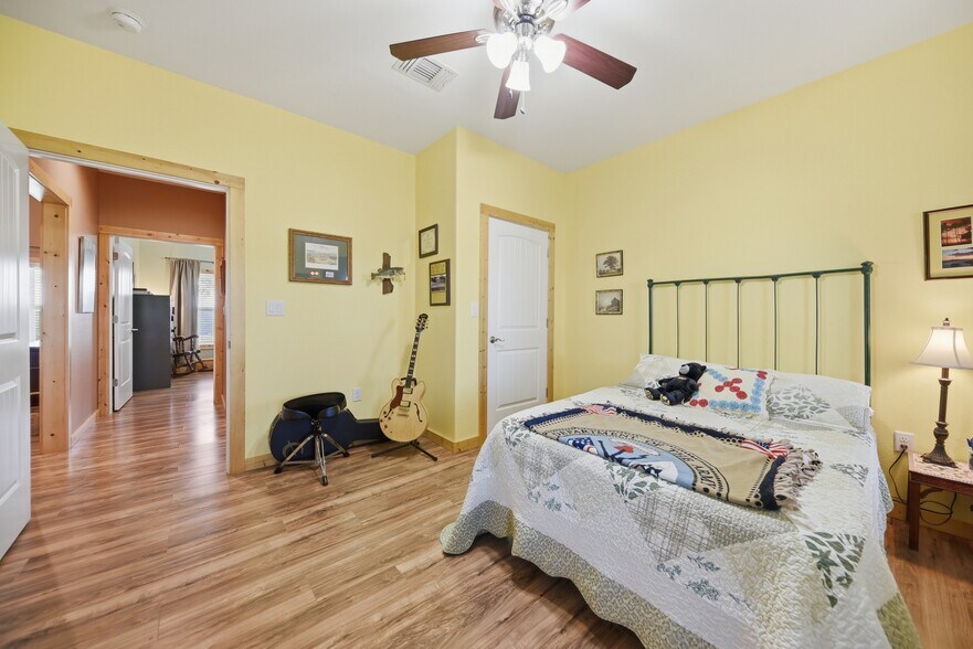 More Photos Of 126 S Berlin Rd, Brenham Specialty For Sale