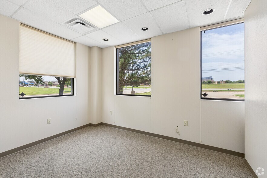 More Photos Of 230 N Midwest Blvd, Oklahoma City Medical For Sale