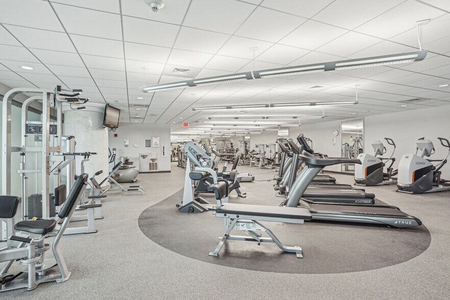 More Photos Of RXR Plz, Uniondale Office Residential For Lease