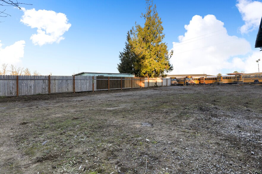 More Photos Of 6350 NE 66th Ave, Portland Flex For Sale