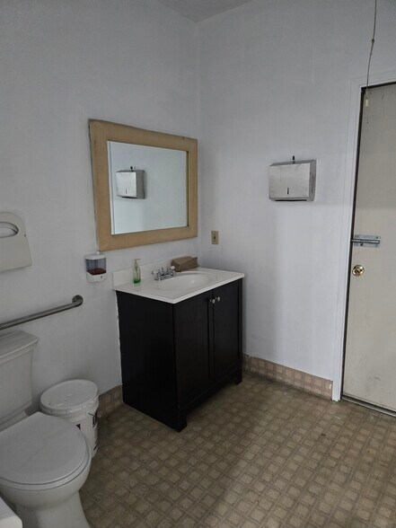 More Photos Of 3504 Oakdale Rd, Modesto Office For Lease