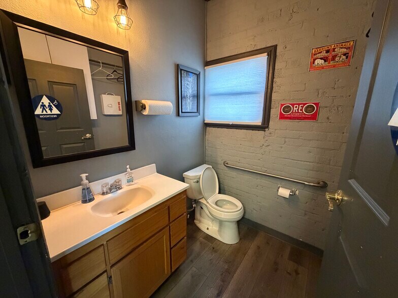 More Photos Of 125 E Fesler St, Santa Maria Service For Sale