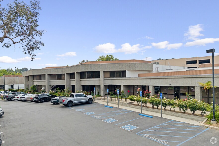Primary Photo Of 21250 Califa St, Woodland Hills Coworking Space