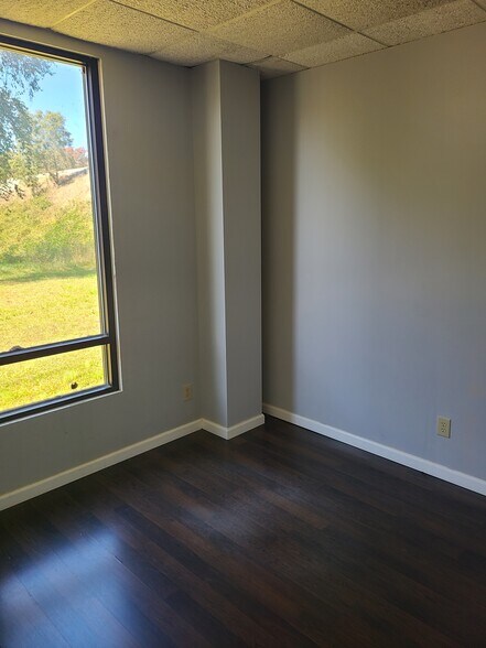 More Photos Of 5190 Calhoun Memorial Hwy, Easley Office Residential For Lease