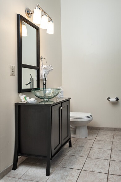 More Photos Of 868 Park Ave, Baltimore Hotel For Sale