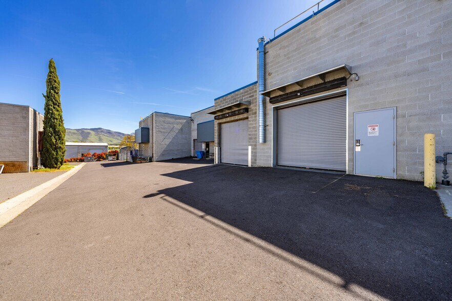 More Photos Of 710 Jefferson Ave, Ashland Light Manufacturing For Lease