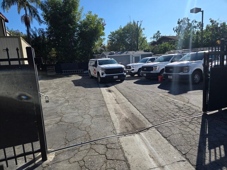 More Photos Of 845 S Oak Park Rd, Covina Office For Lease