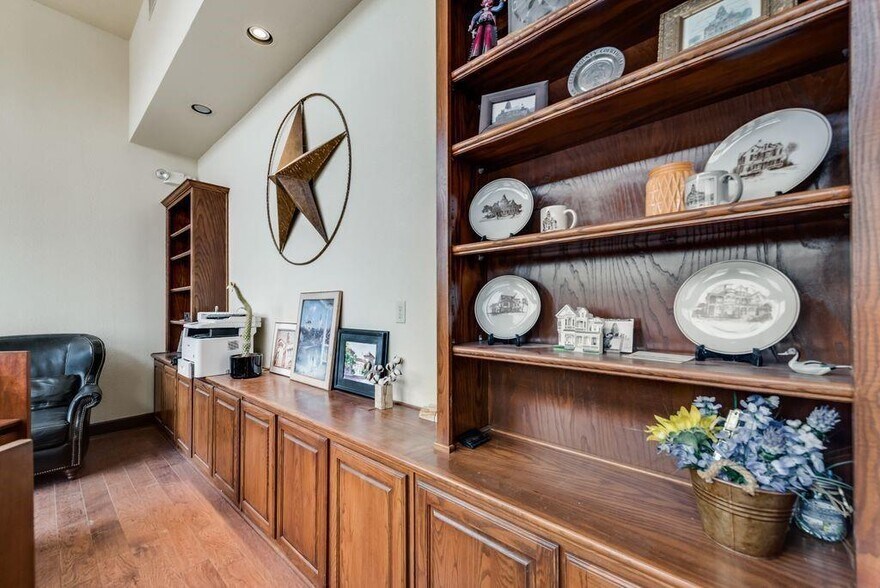 More Photos Of 112 E Main St, Waxahachie Office For Lease