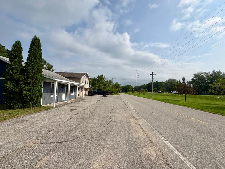 More Photos Of 9066 N Bayshore Dr, Elk Rapids Office For Lease