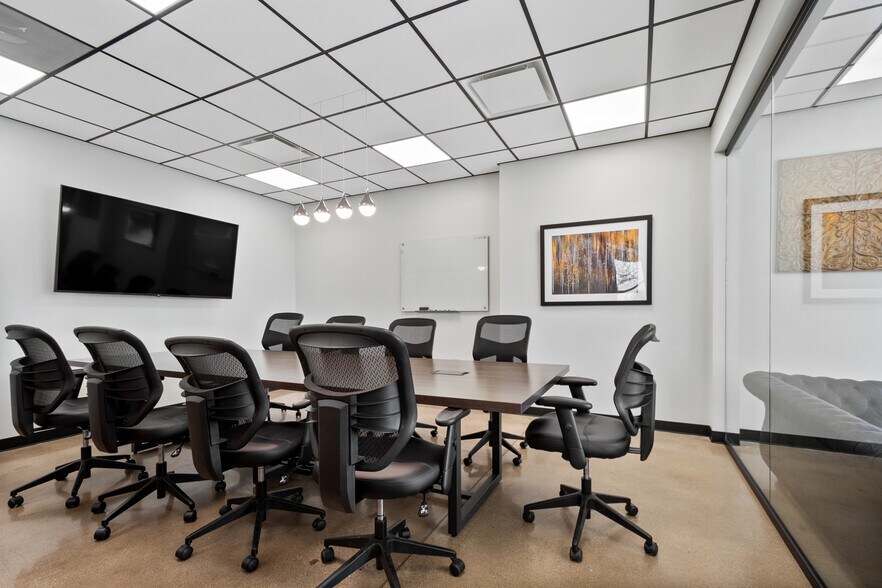 More Photos Of 7358-7360 N Lincoln Ave, Lincolnwood Coworking Space