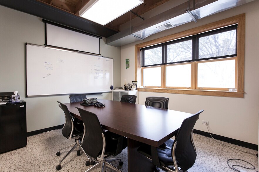 More Photos Of 1700 W Hubbard St, Chicago Light Distribution For Lease