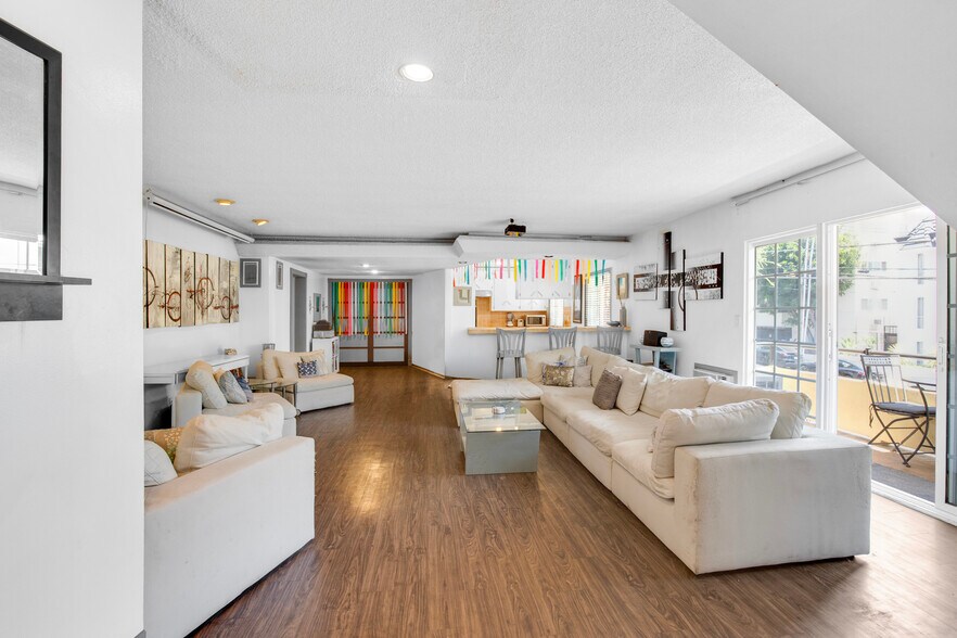 More Photos Of 939 Larrabee St, West Hollywood Apartments For Sale