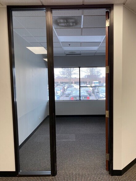 More Photos Of 945 Lakeview Pky, Vernon Hills Medical For Lease
